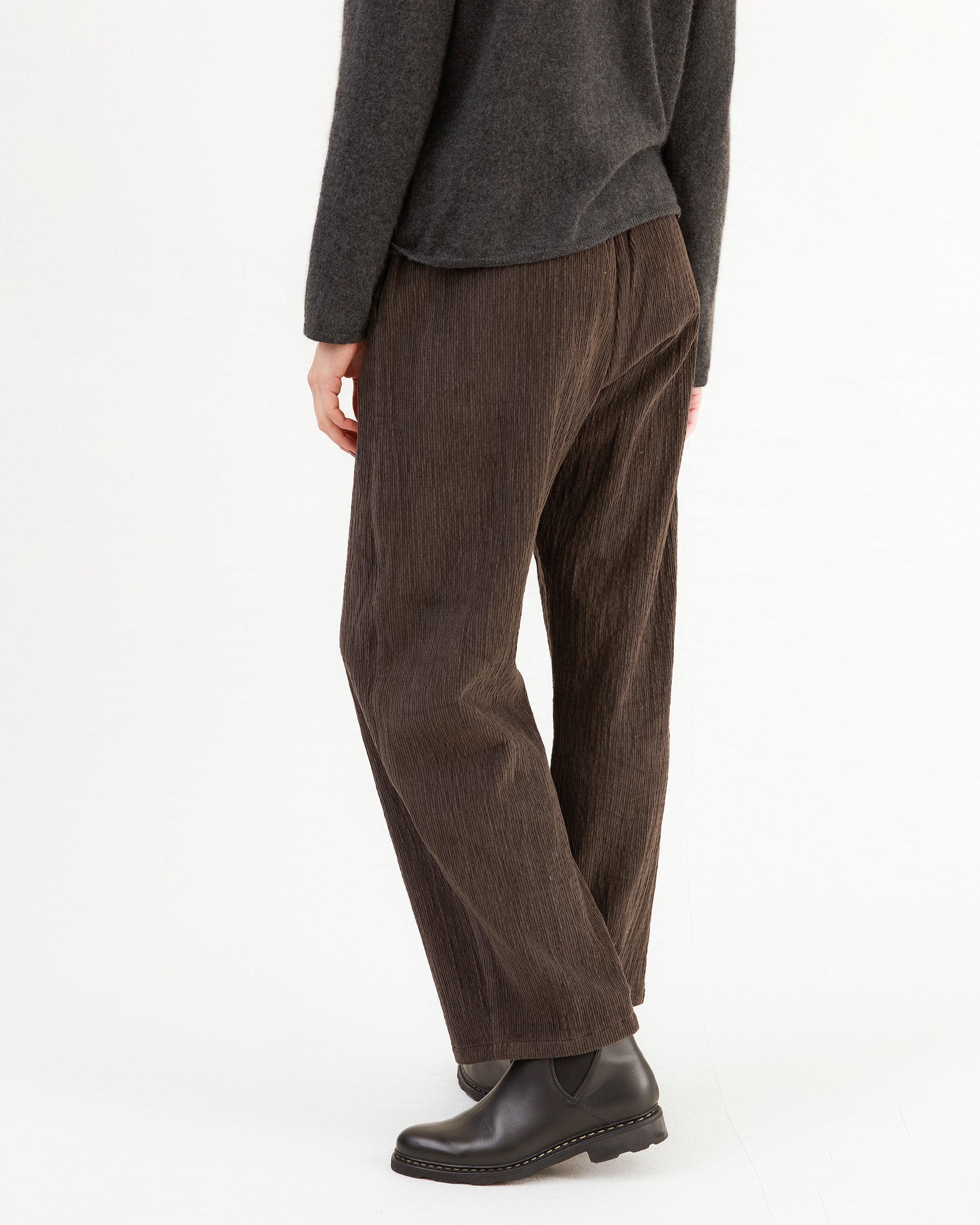 Apuntob Corduroy Trousers in Coffee