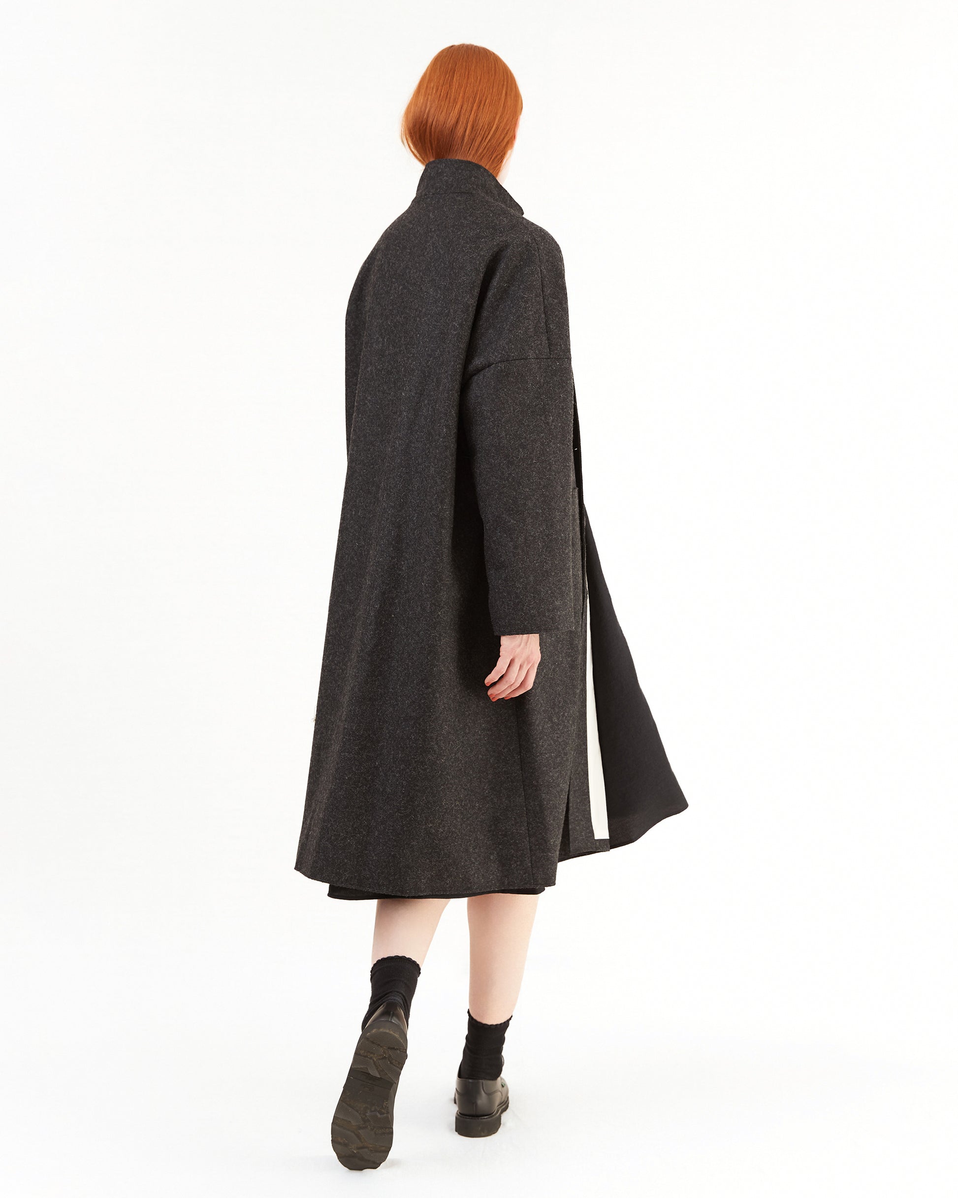 Apuntob Wool Coat in Black