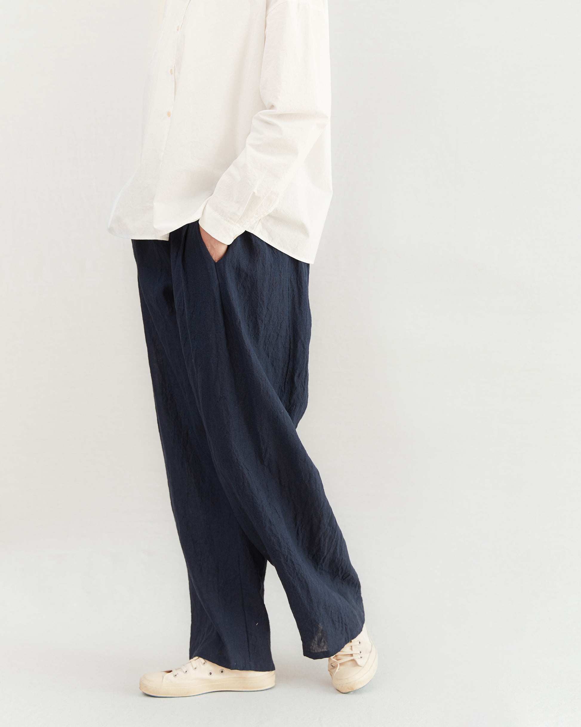 Apuntob Pleated Linen Trousers in Blue