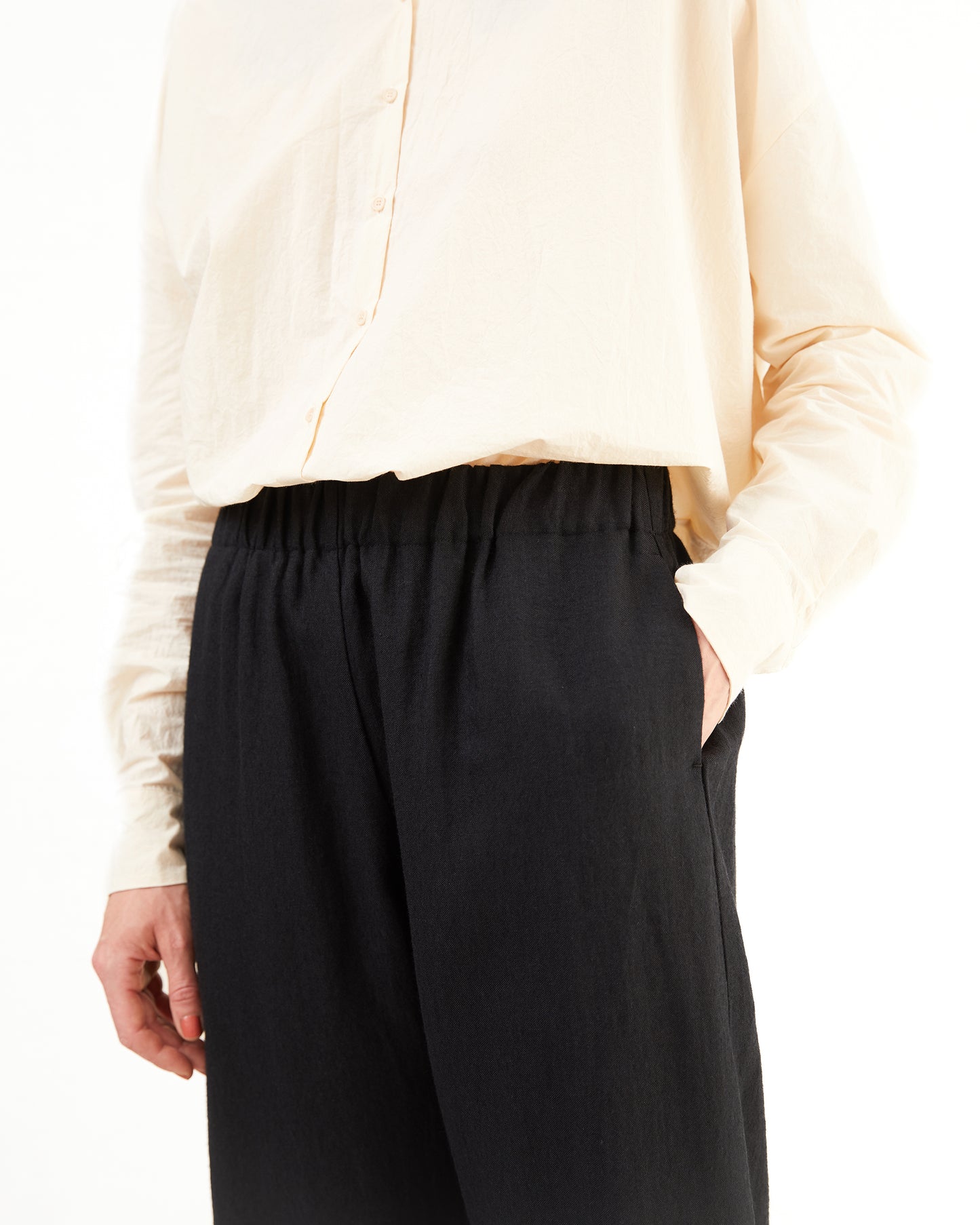 Apuntob Wool Trousers in Black