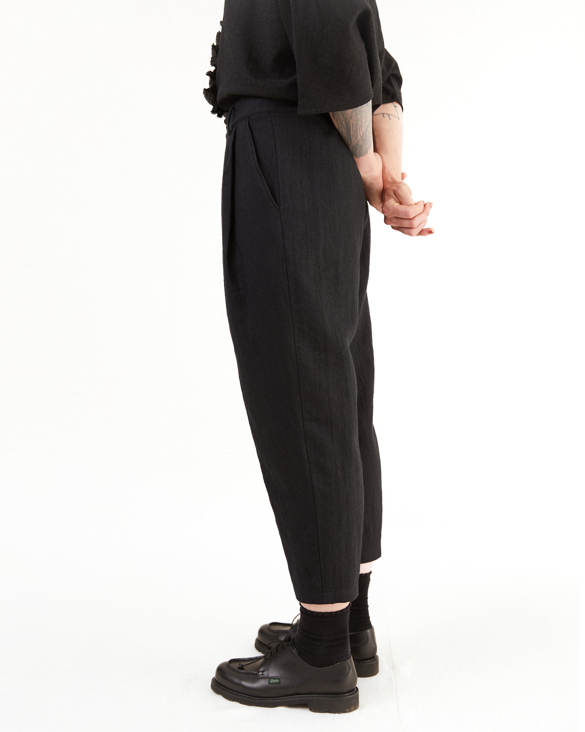 Apuntob Pleated Wool Trousers in Black