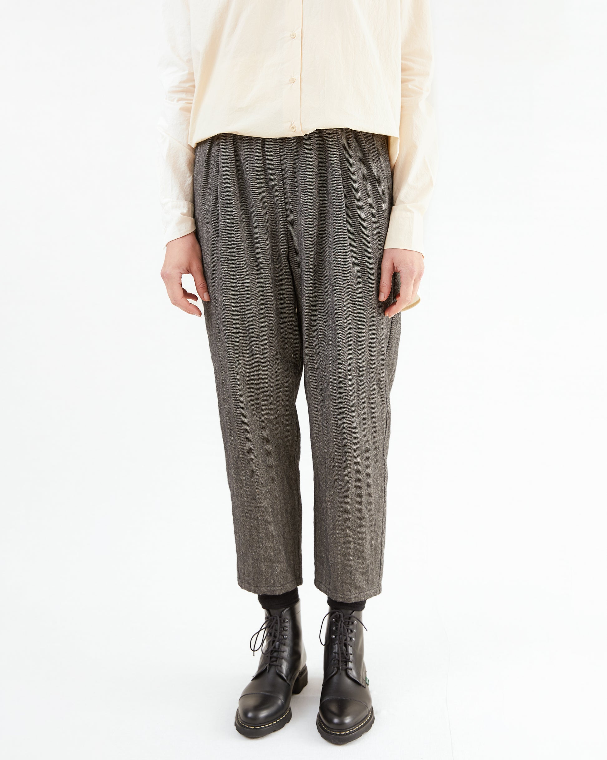 Apuntob Pleated Herringbone Trousers in Black/ Ecru