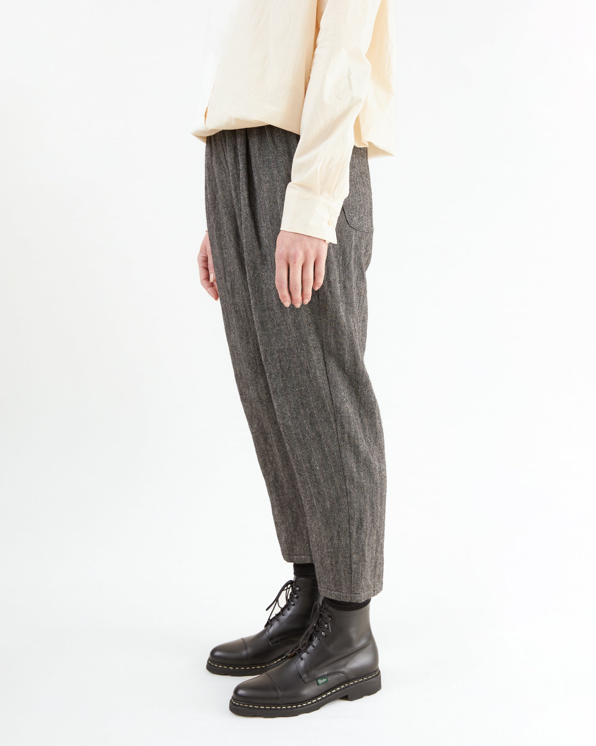 Apuntob Pleated Herringbone Trousers in Black/ Ecru