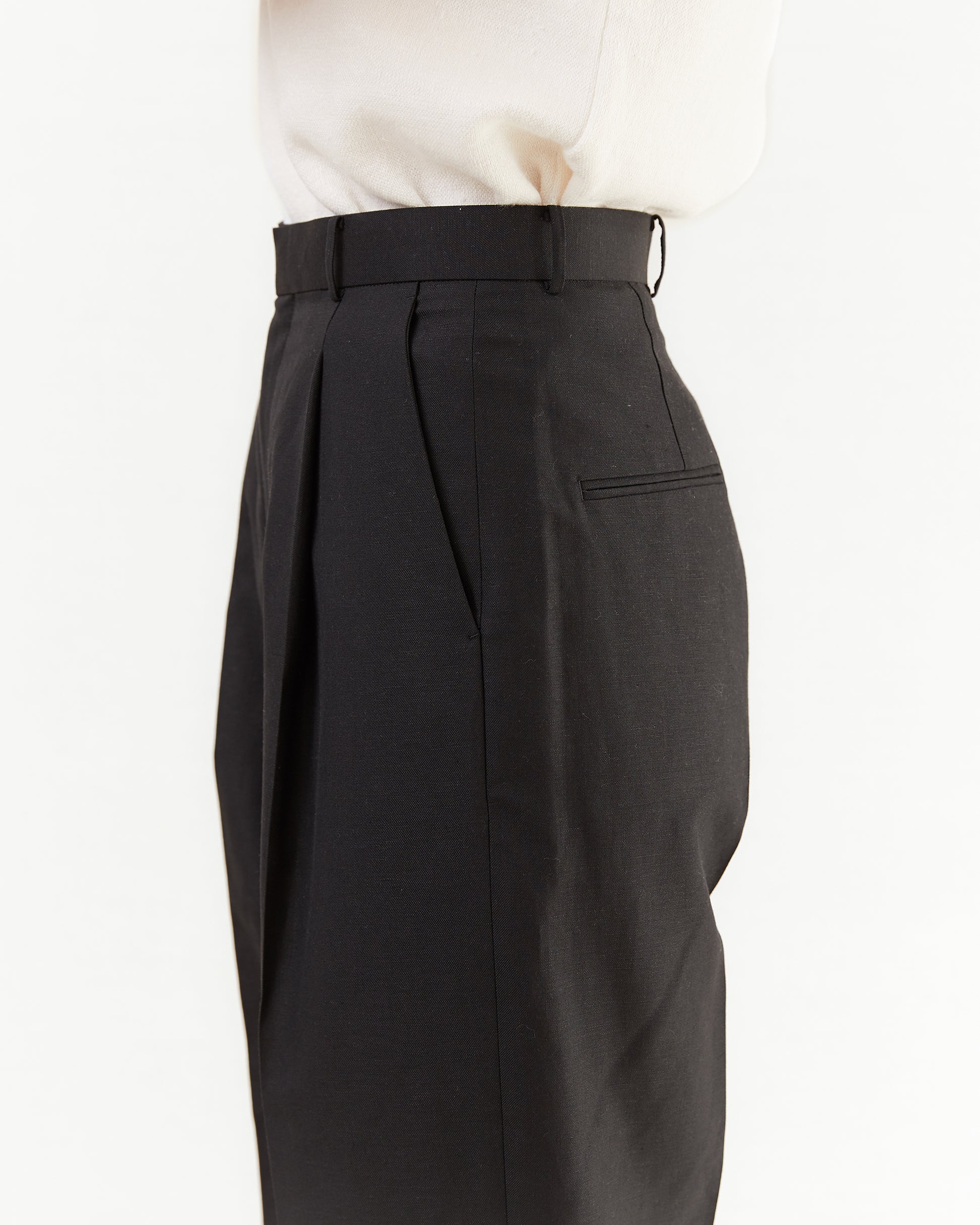 Aton Women's Wool/ Linen Sharkskin Tapered Tucked Pant in Black