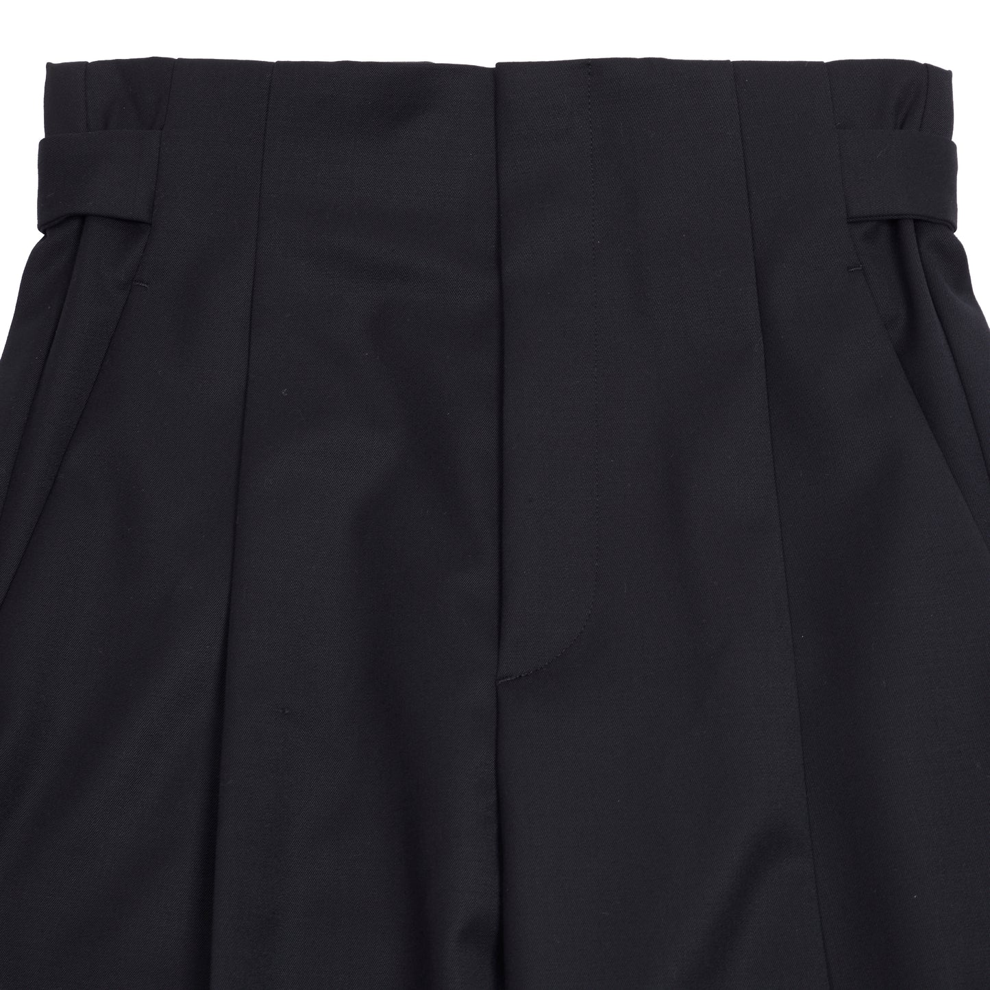 Aton Compact Wool Tapered Tucked Pants in Black