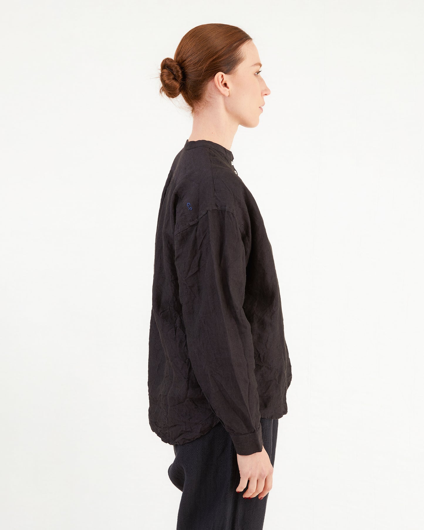 Guptiha Women's Linen Shirt in Navy
