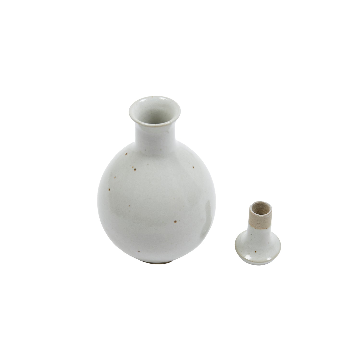 Keramische Werkstatt Margaretenhöhe was founded in 1924 in Essen, Germany. Their hand-crafted beautiful ceramics reflect the formal principles of the Bauhaus. The tableware collection was developed with this in mind resulting in a range of classic, timeless pieces. Keramische Werkstatt Margaretenhöhe hand thrown stoneware bottle with lid. Made in Germany. 18cm H