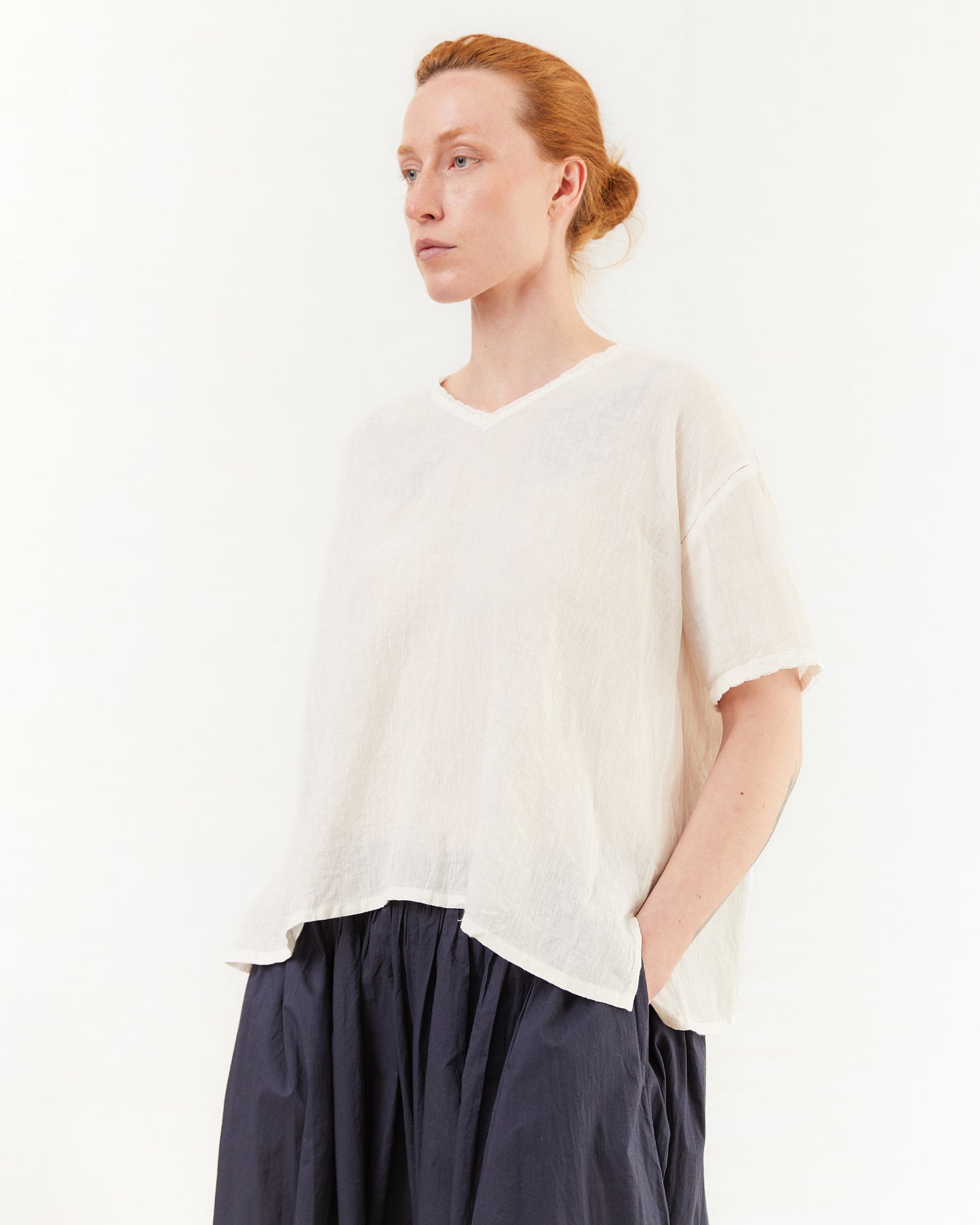 Maison De Soil V-Neck Lace Short Sleeve Pullover in White