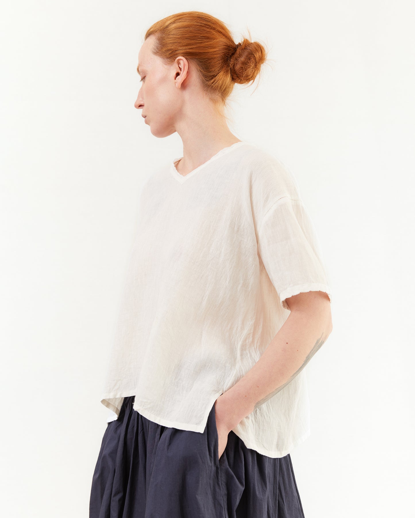 Maison De Soil V-Neck Lace Short Sleeve Pullover in White