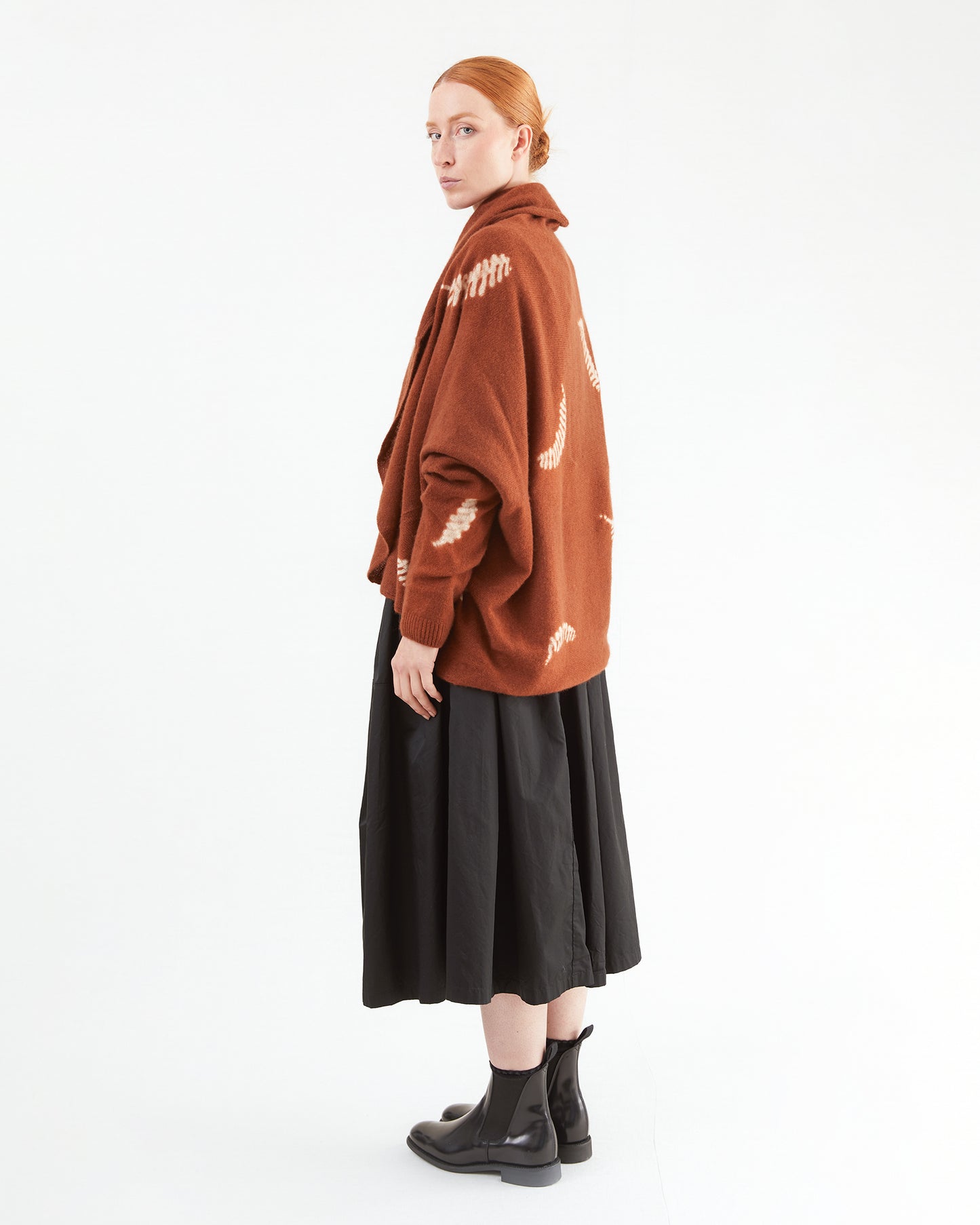 Suzusan Cashmere Seamless Upside Down Cape in Brown/ Sand