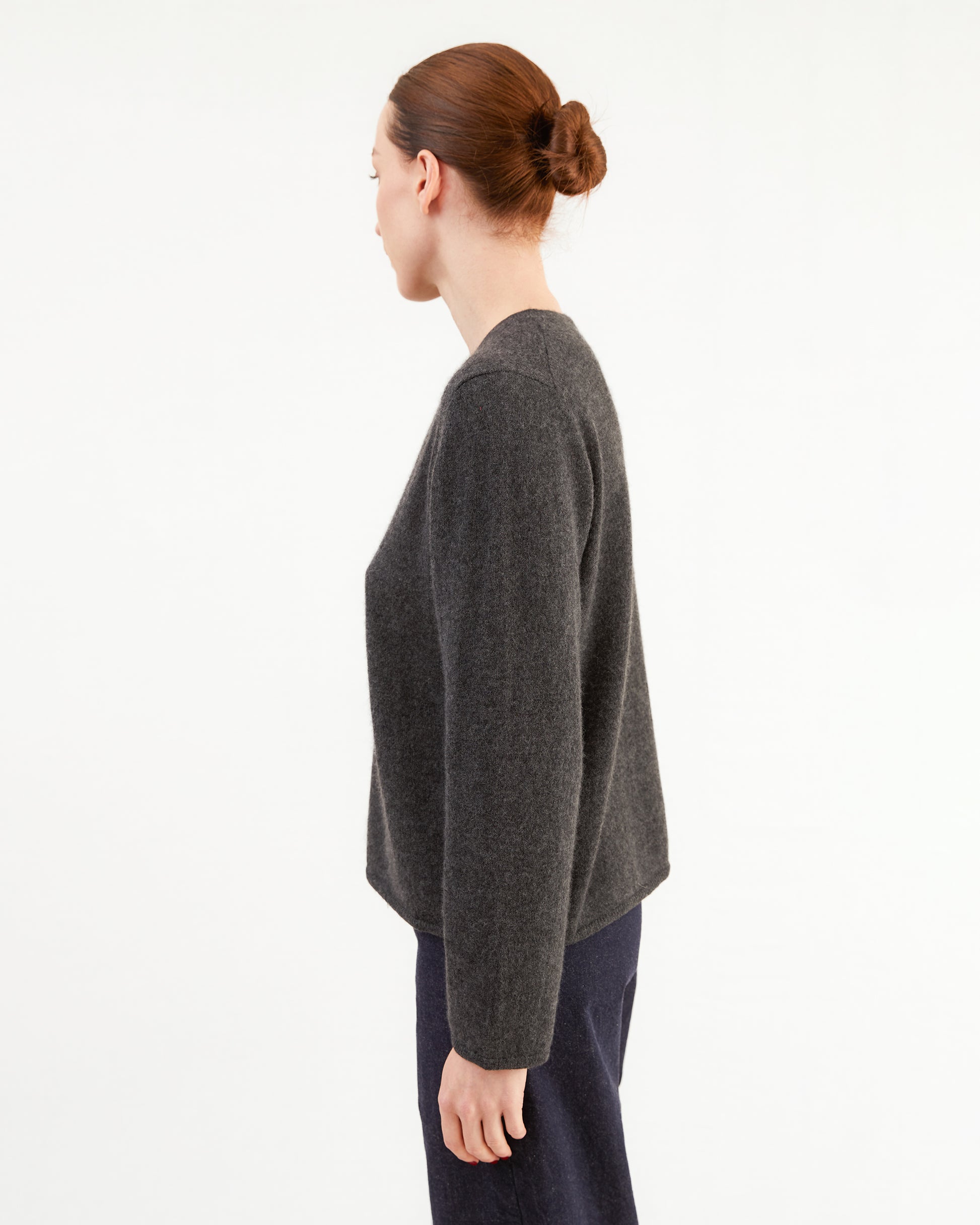 Apuntob Cashmere Cardigan in Anthracite Grey