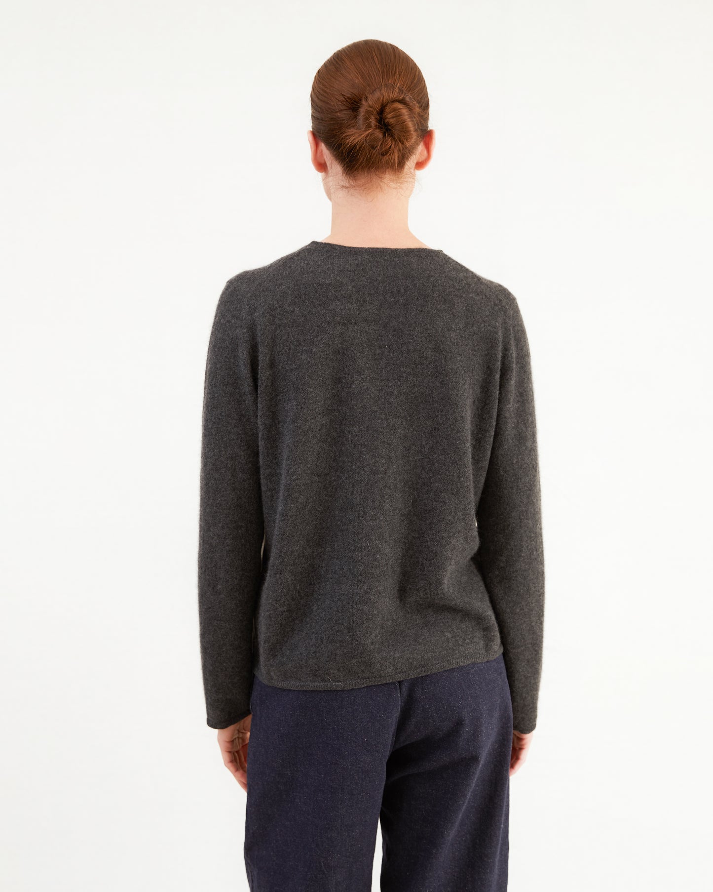 Apuntob Cashmere Cardigan in Anthracite Grey