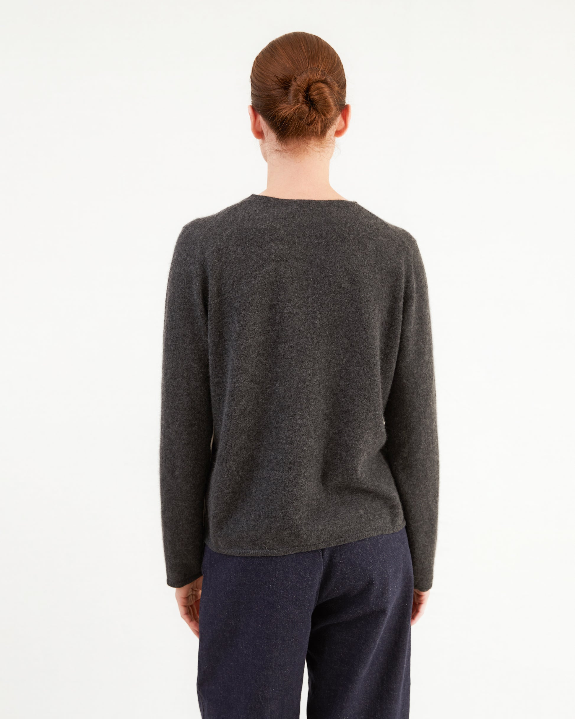 Apuntob Cashmere Cardigan in Anthracite Grey