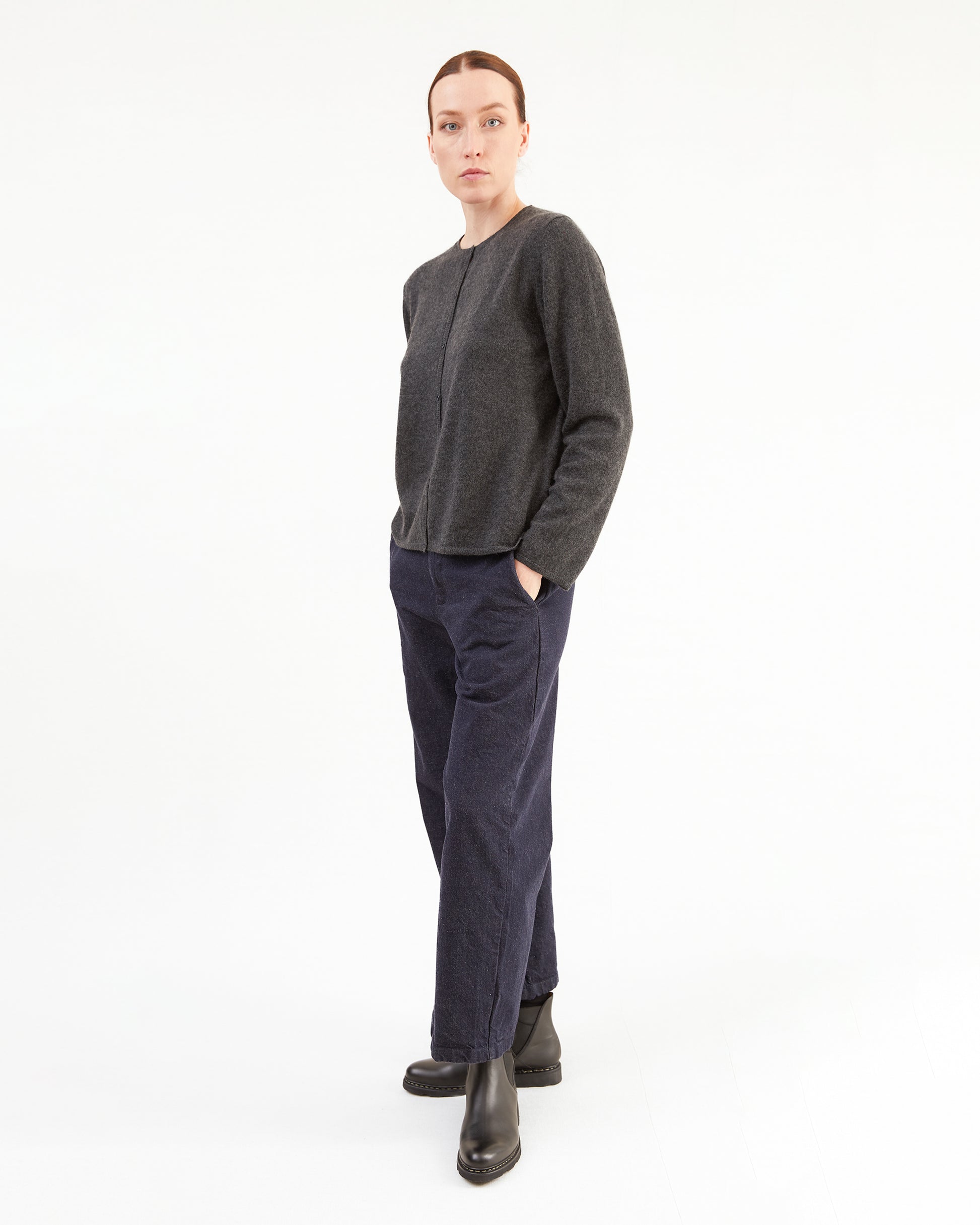 Apuntob Cashmere Cardigan in Anthracite Grey