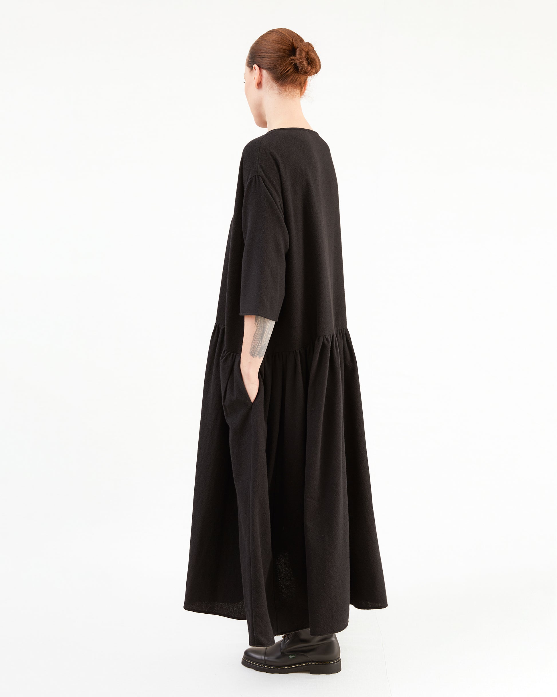 Apuntob Cashmere Dress in Black