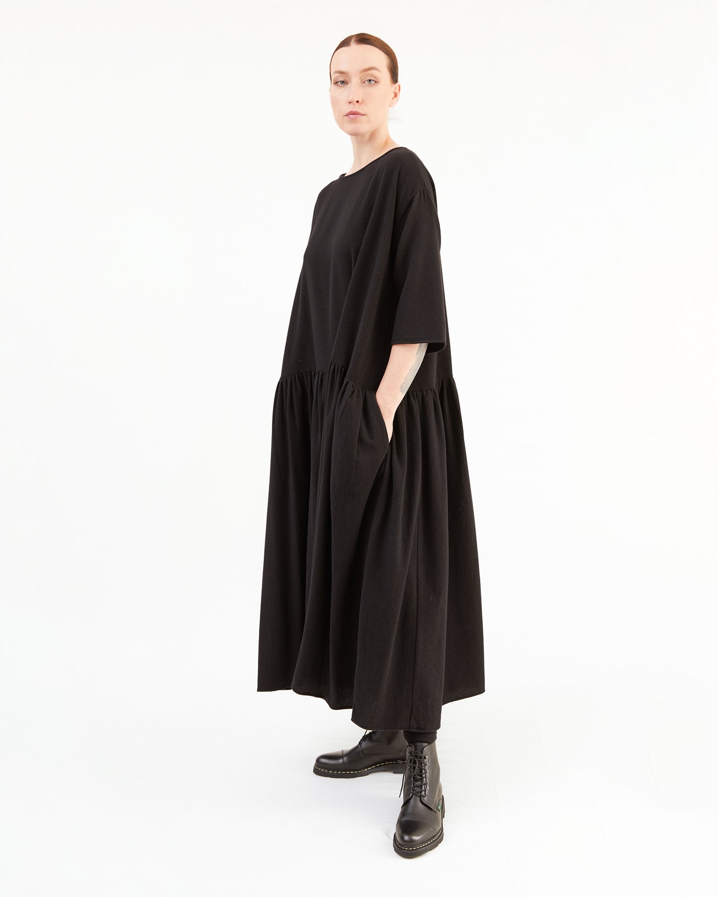 Apuntob Cashmere Dress in Black