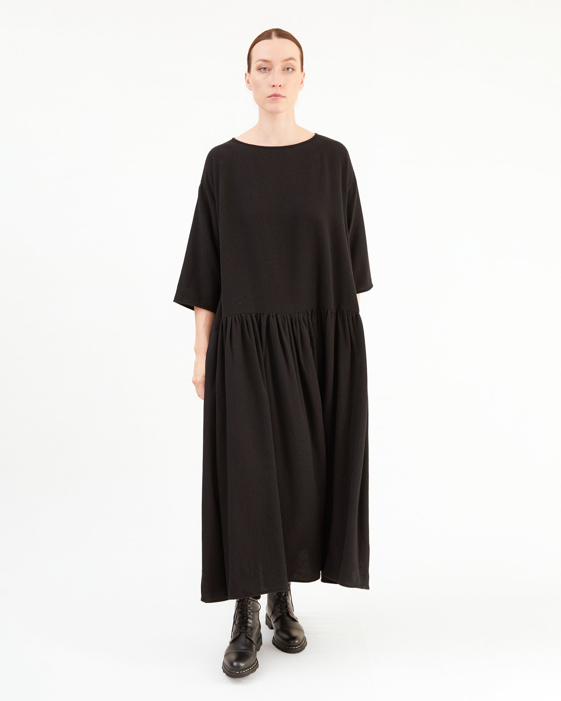 Apuntob Cashmere Dress in Black