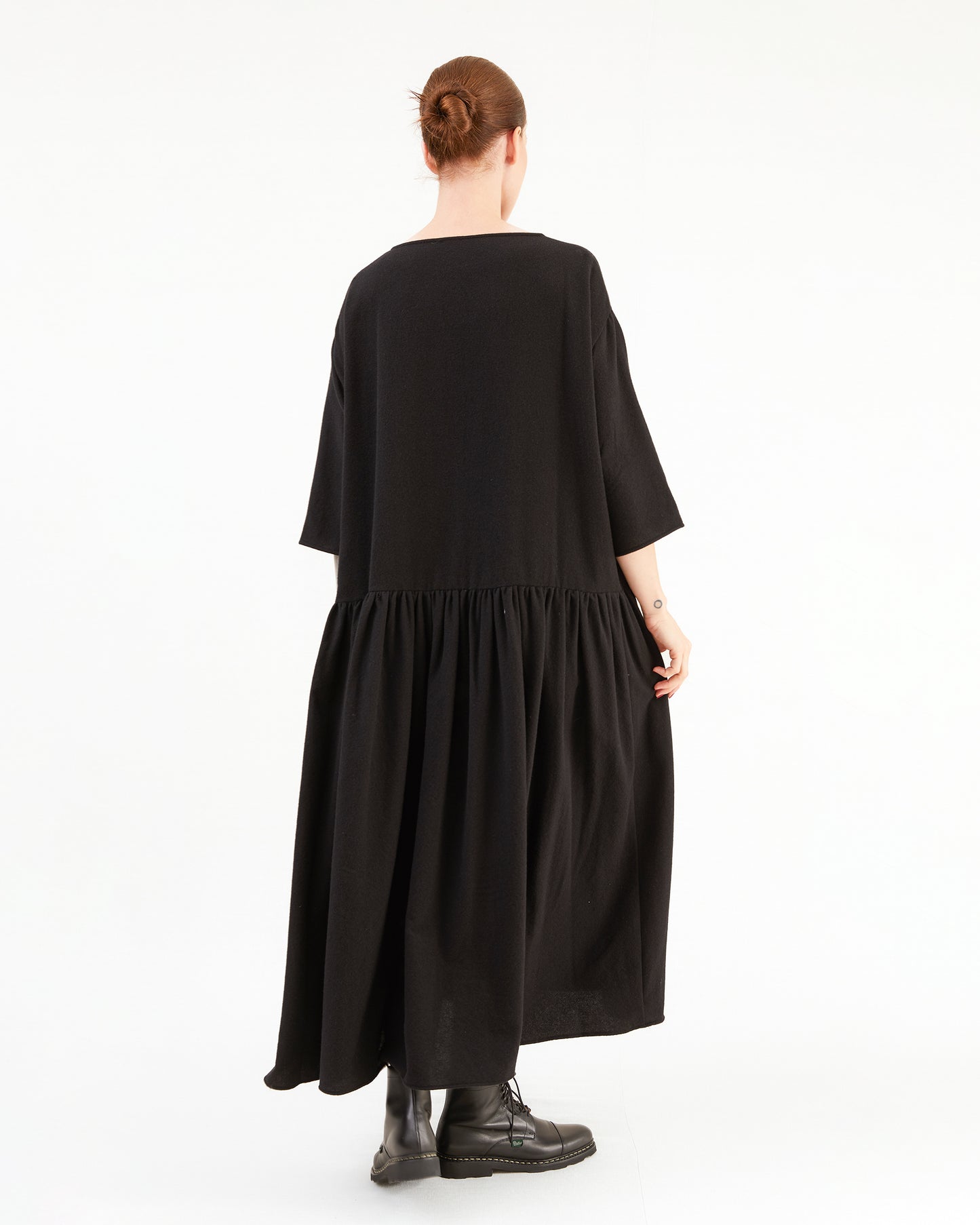 Apuntob Cashmere Dress in Black