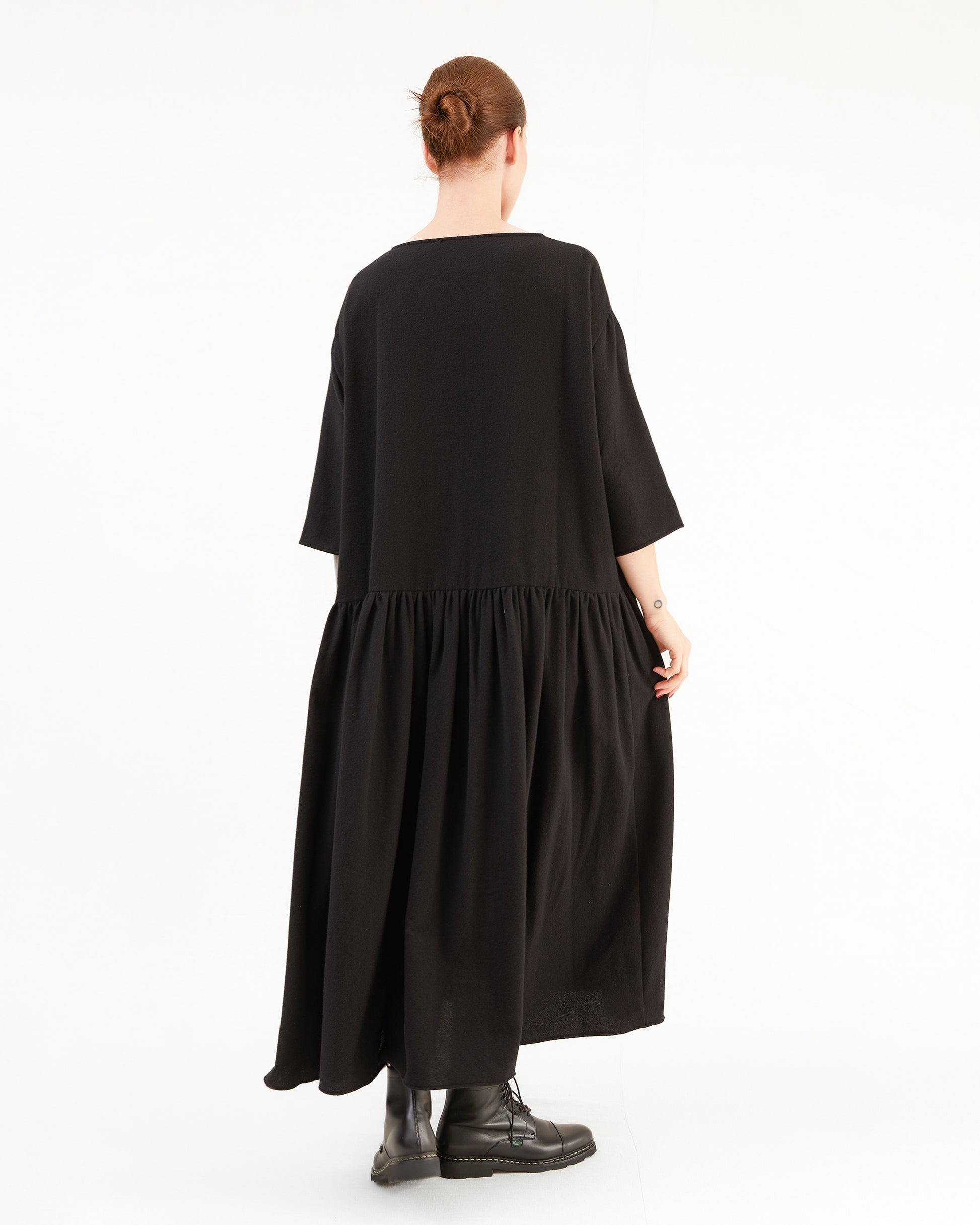 Apuntob Cashmere Dress in Black