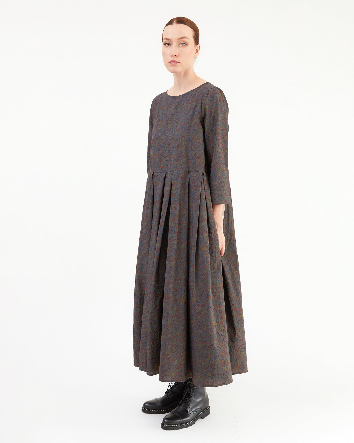 Apuntob Floral Dress in Anthracite Grey
