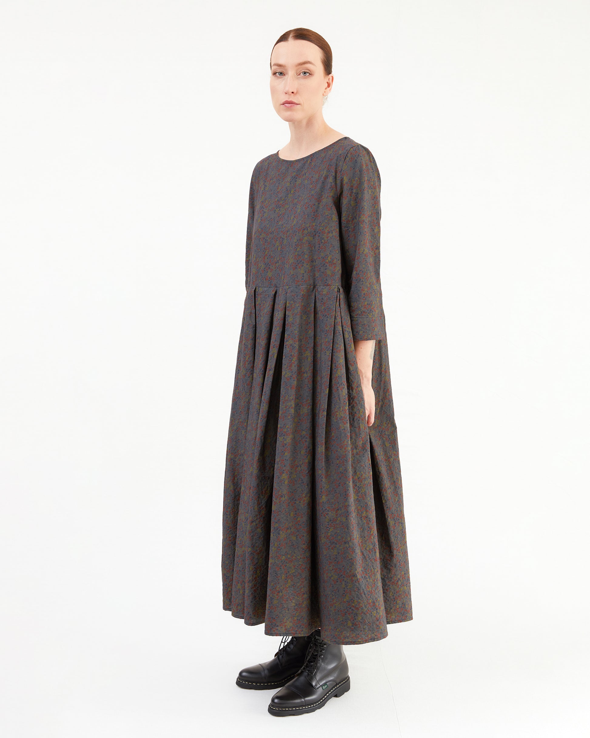 Apuntob Floral Dress in Anthracite Grey