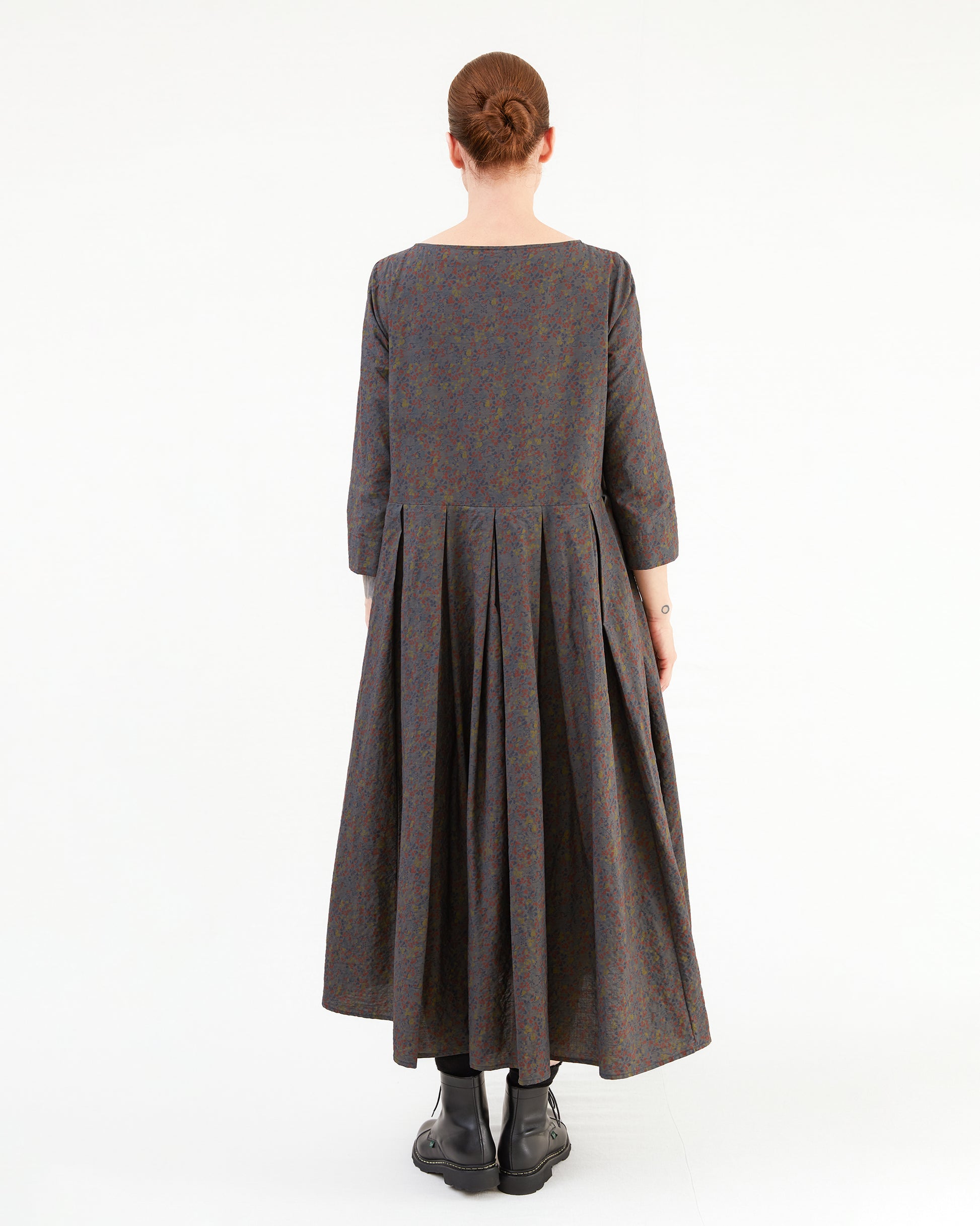 Apuntob Floral Dress in Anthracite Grey