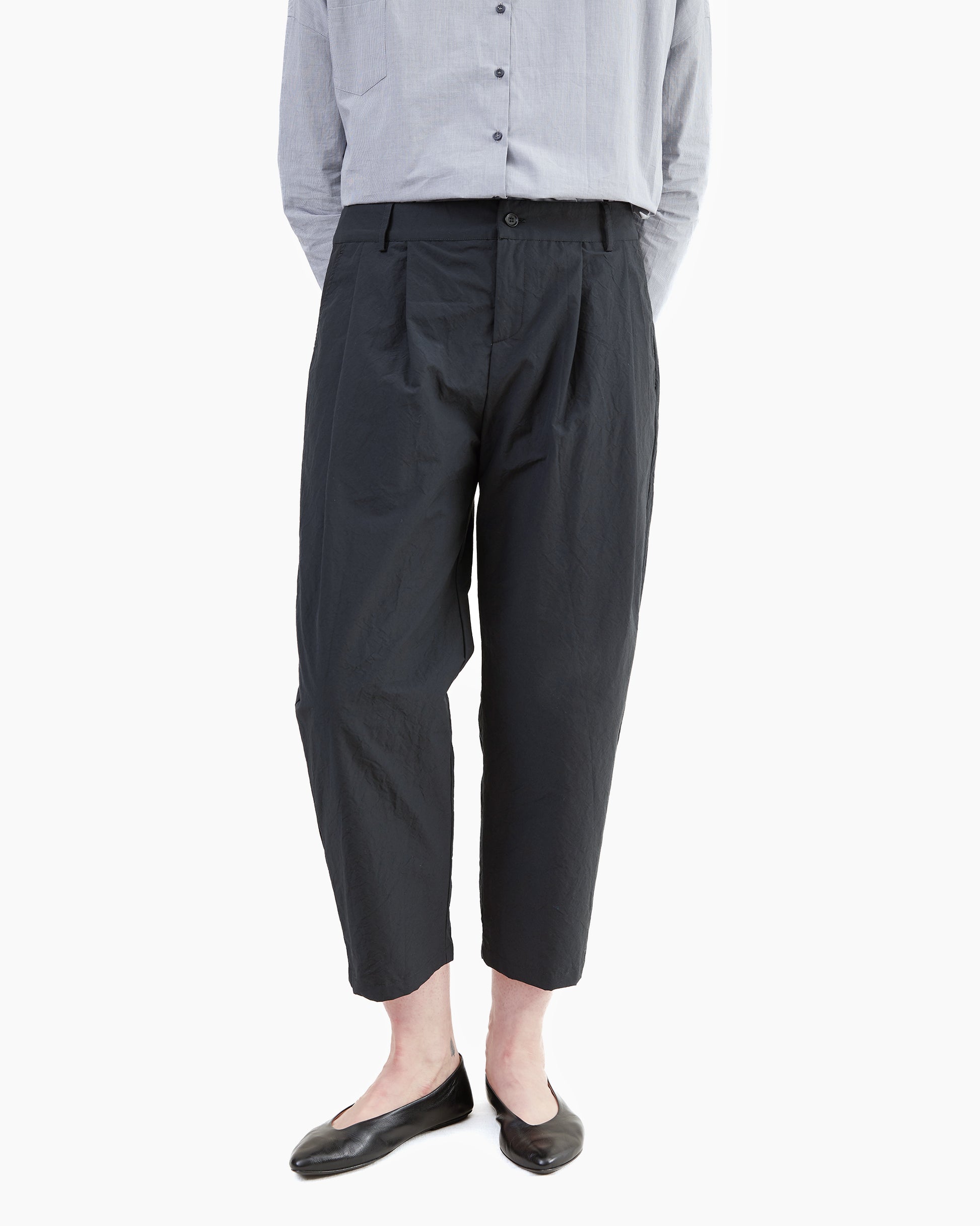 Apuntob Pleated Trousers in Black