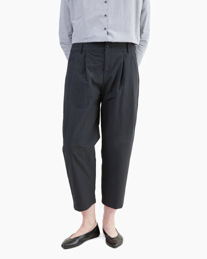 Apuntob Pleated Trousers in Black
