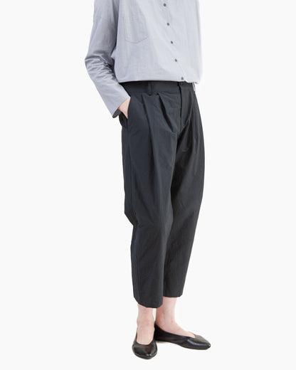 Apuntob Pleated Trousers in Black