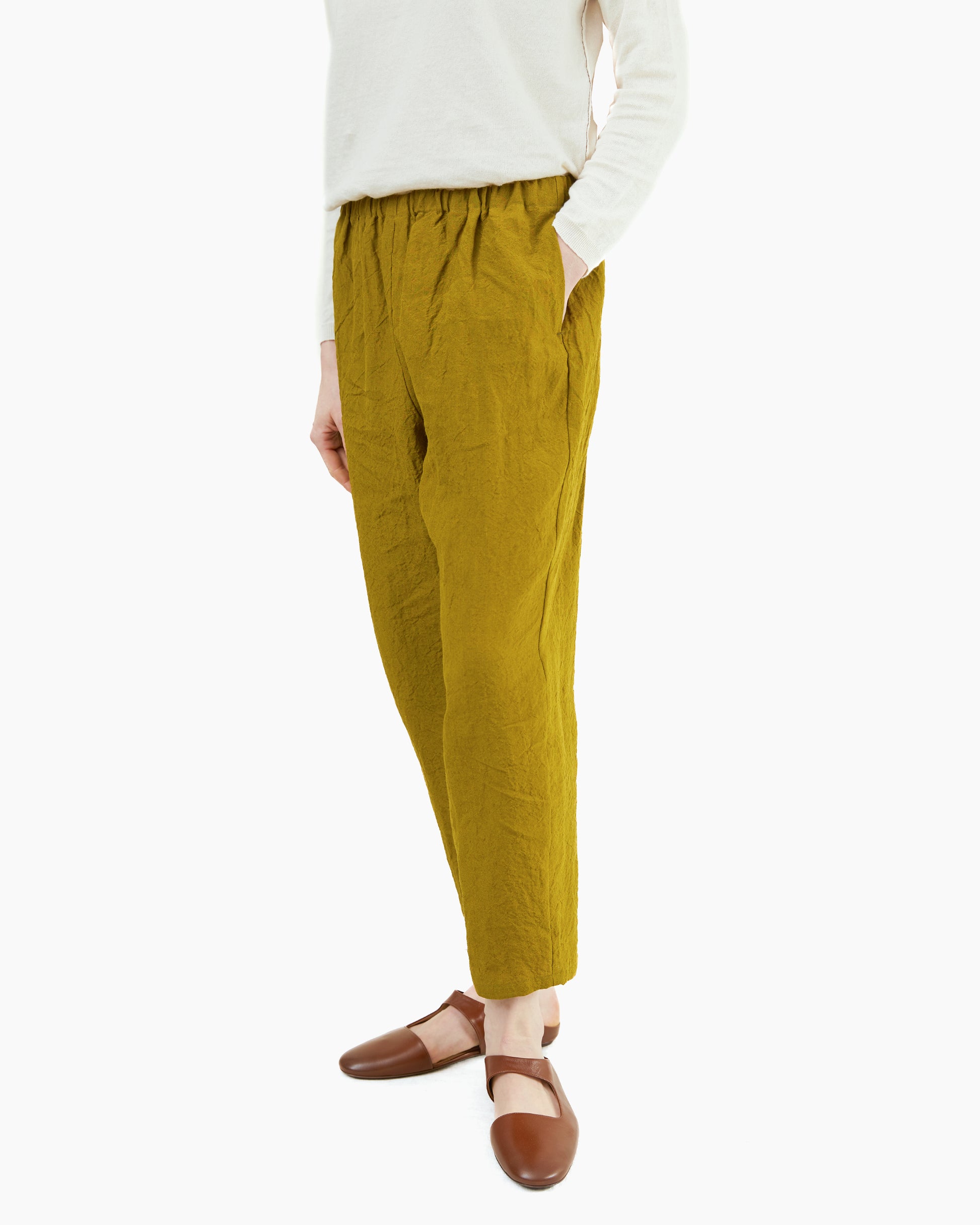 Apuntob Linen Trousers in Oil