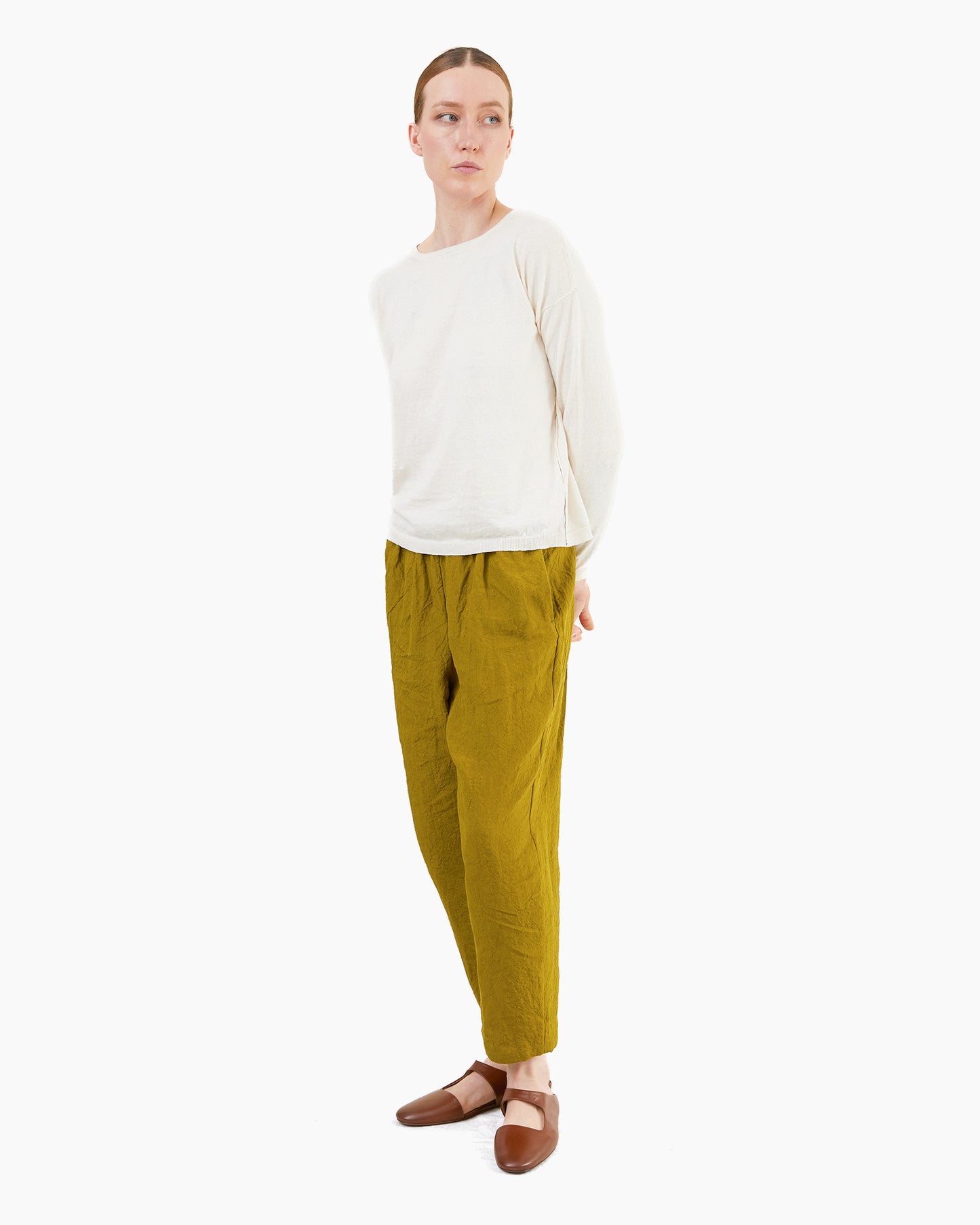 Apuntob Linen Trousers in Oil