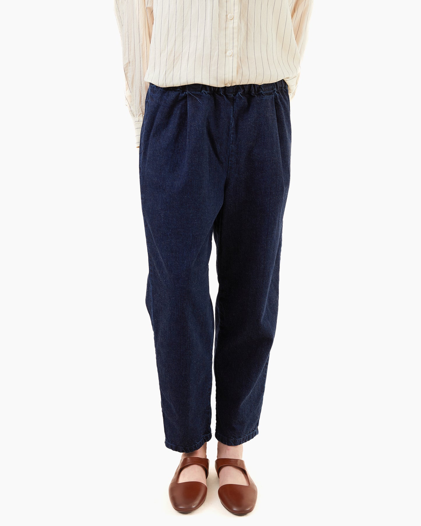Apuntob Cropped Linen Trousers in Abyss