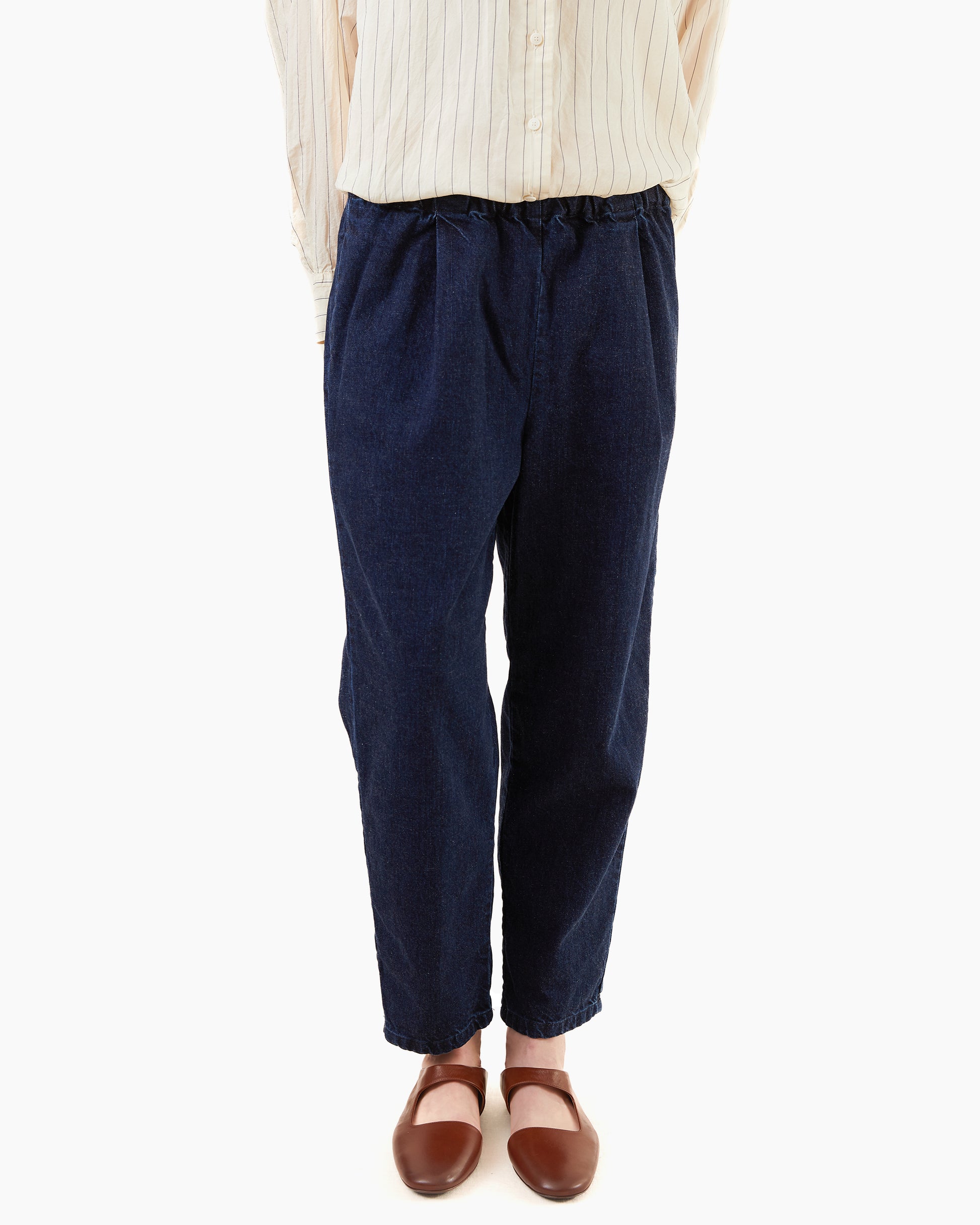Apuntob Cropped Linen Trousers in Abyss