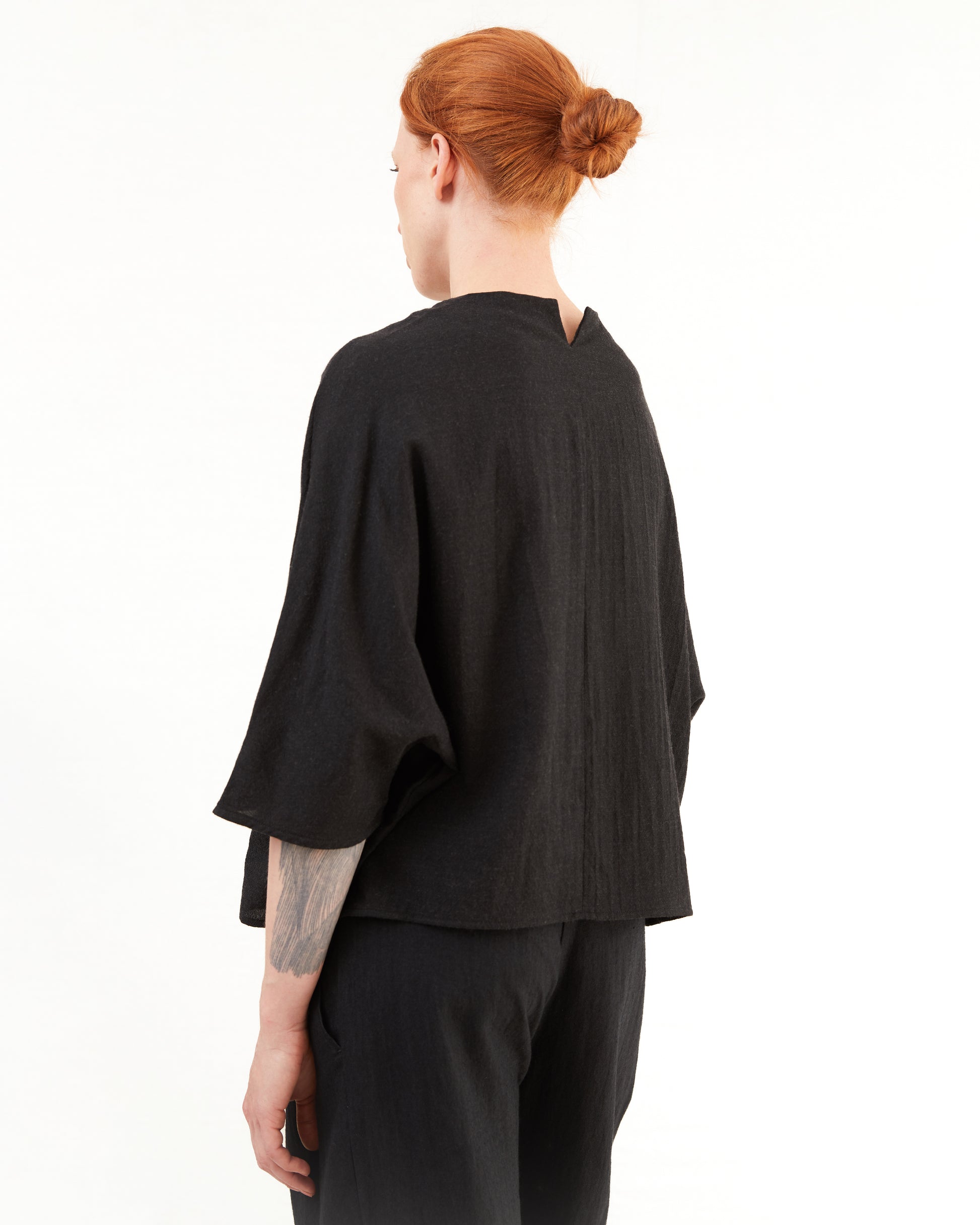 Apuntob Wool Shirt in Black