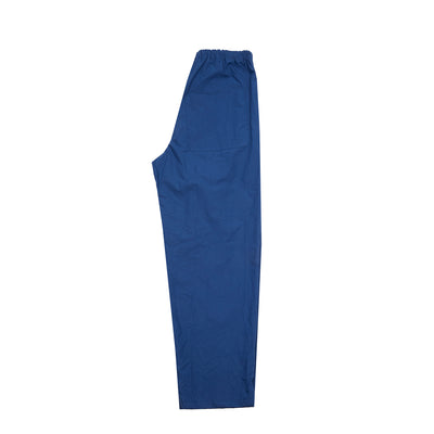 Crisp cotton trousers in a comfortable fit, with a gentle taper in the leg towards the hem. This style is cropped in length to graze the ankle. Featuring an elasticated waist, inseam pockets, and back patch pockets.   100% Cotton.