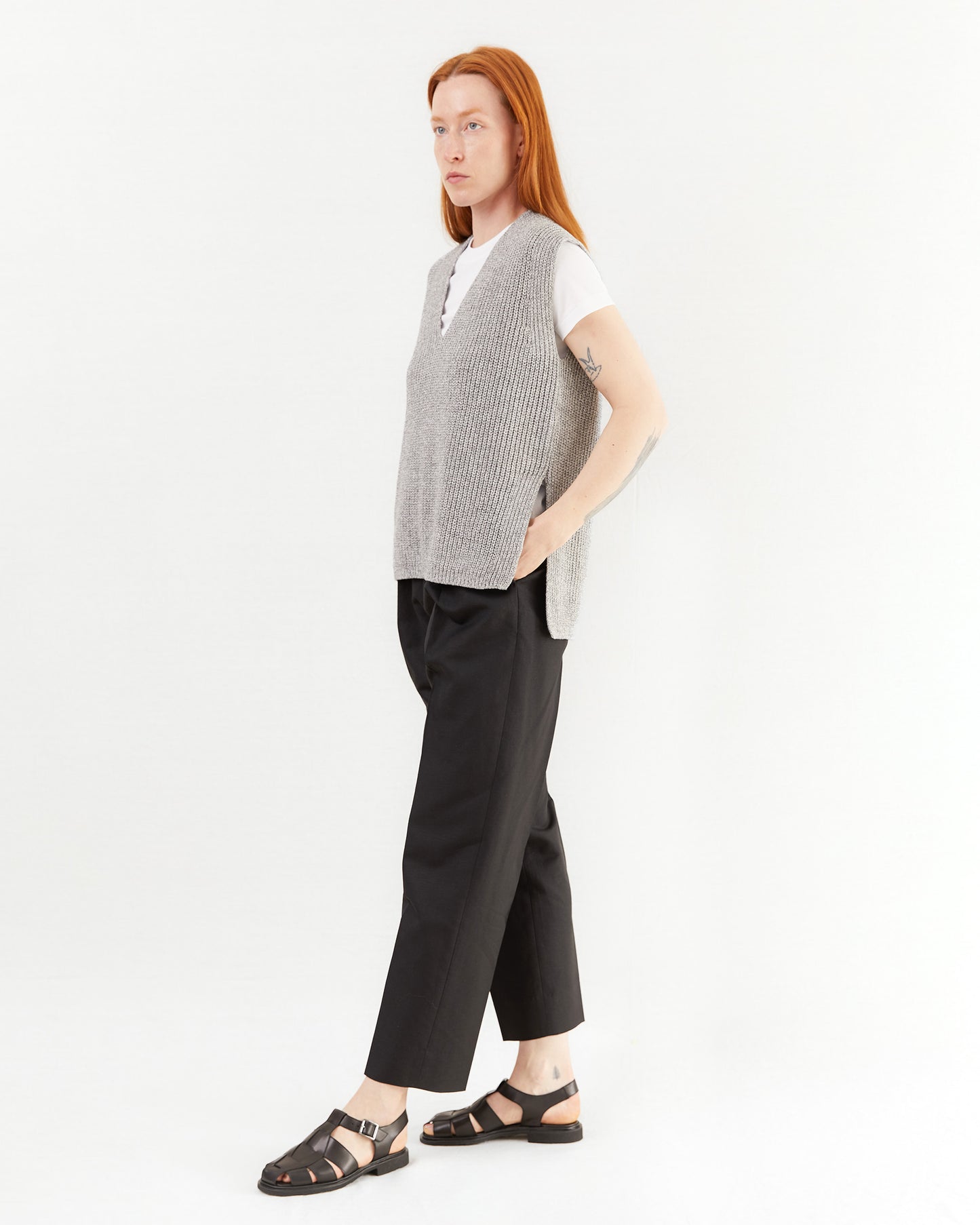 Aton Women's Silk Washi Lilyyarn V-Neck Vest in L. Grey