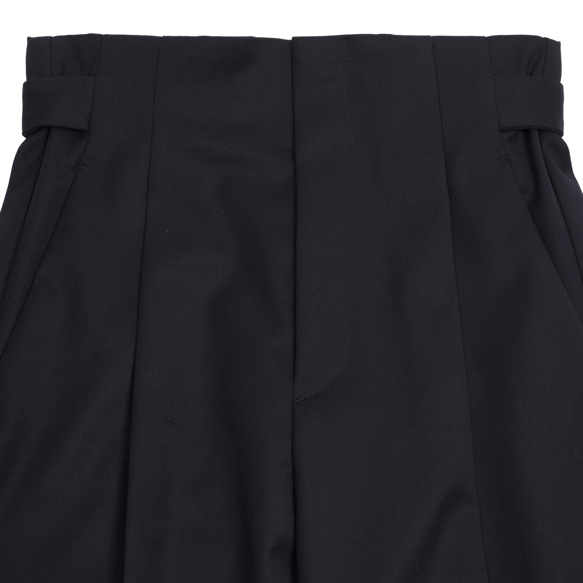 Aton Compact Wool Tapered Tucked Pants in Black