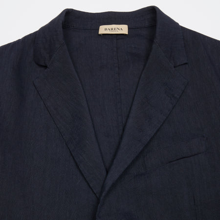 The Borgo Lezier Jacket is crafted from a lightweight linen blend, featuring slim notch lapels, patch pockets, and double vents in the back. Its unstructured and unlined construction results in a relaxed fit with an elegant drape. 67% Linen, 31% Viscose, 2% Elastane. Made in Italy.