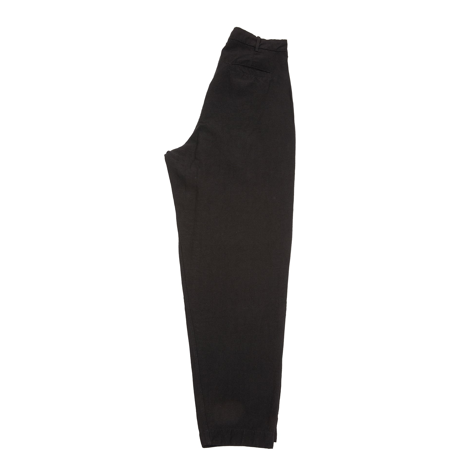 Casey Casey Hiroshi Pant in Black. Relaxed fit casual trouser with flap pockets.