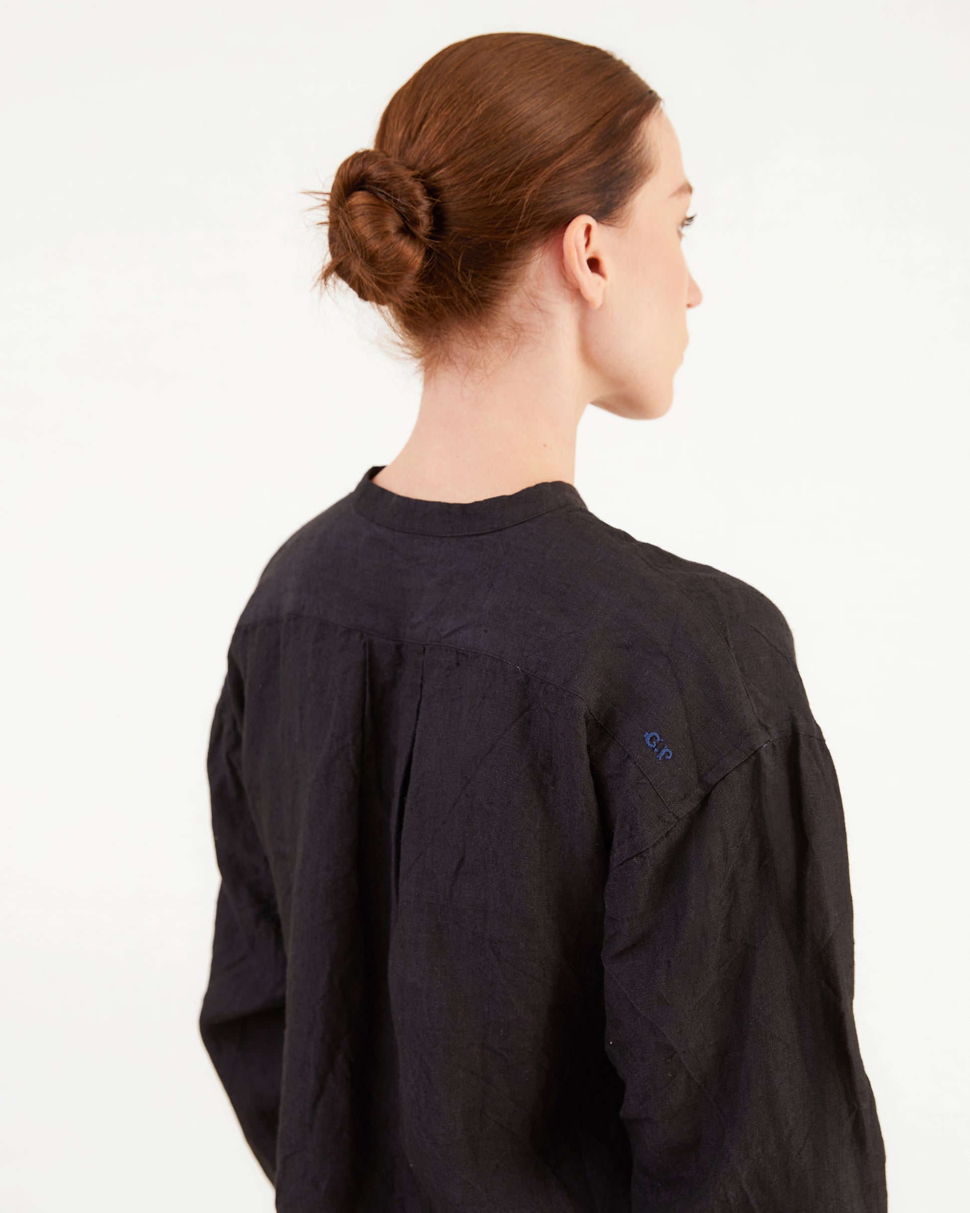 Guptiha Women's Linen Shirt in Navy