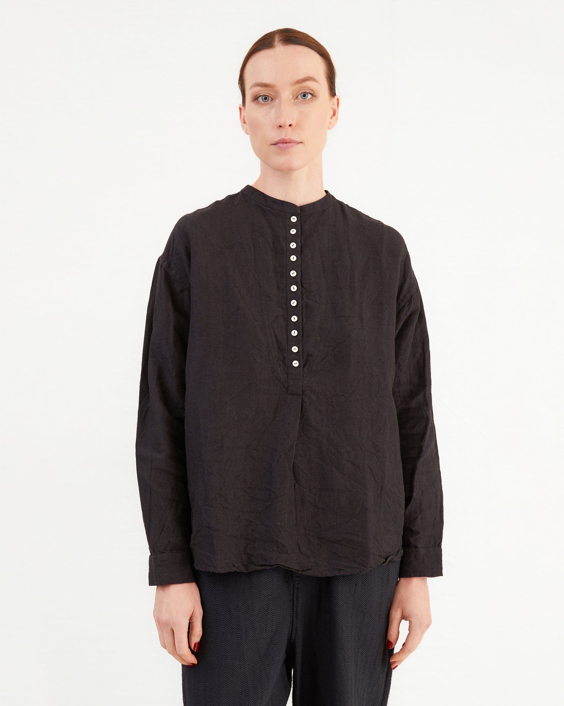 Guptiha Women's Linen Shirt in Navy