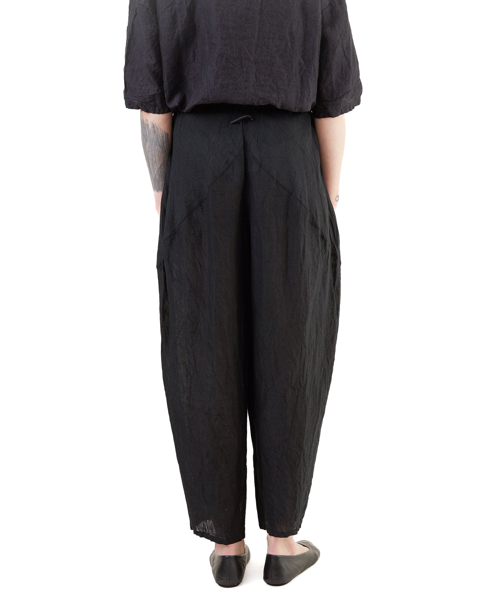 Guptiha 60's Linen Pants in Black