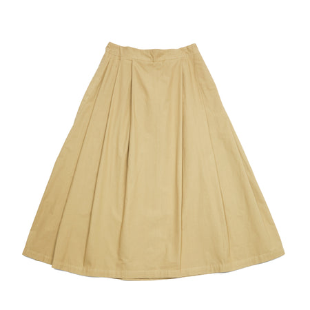 A lightweight, garment-dyed cotton mid-length skirt with a half-elasticated waist and side button closure. Featuring pleating at front, one side seam pocket, and double vents at back.  100% cotton.