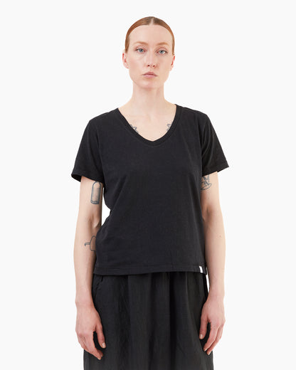 Merz b Schwanen Women's Cotton V-neck T-shirt in Deep Black