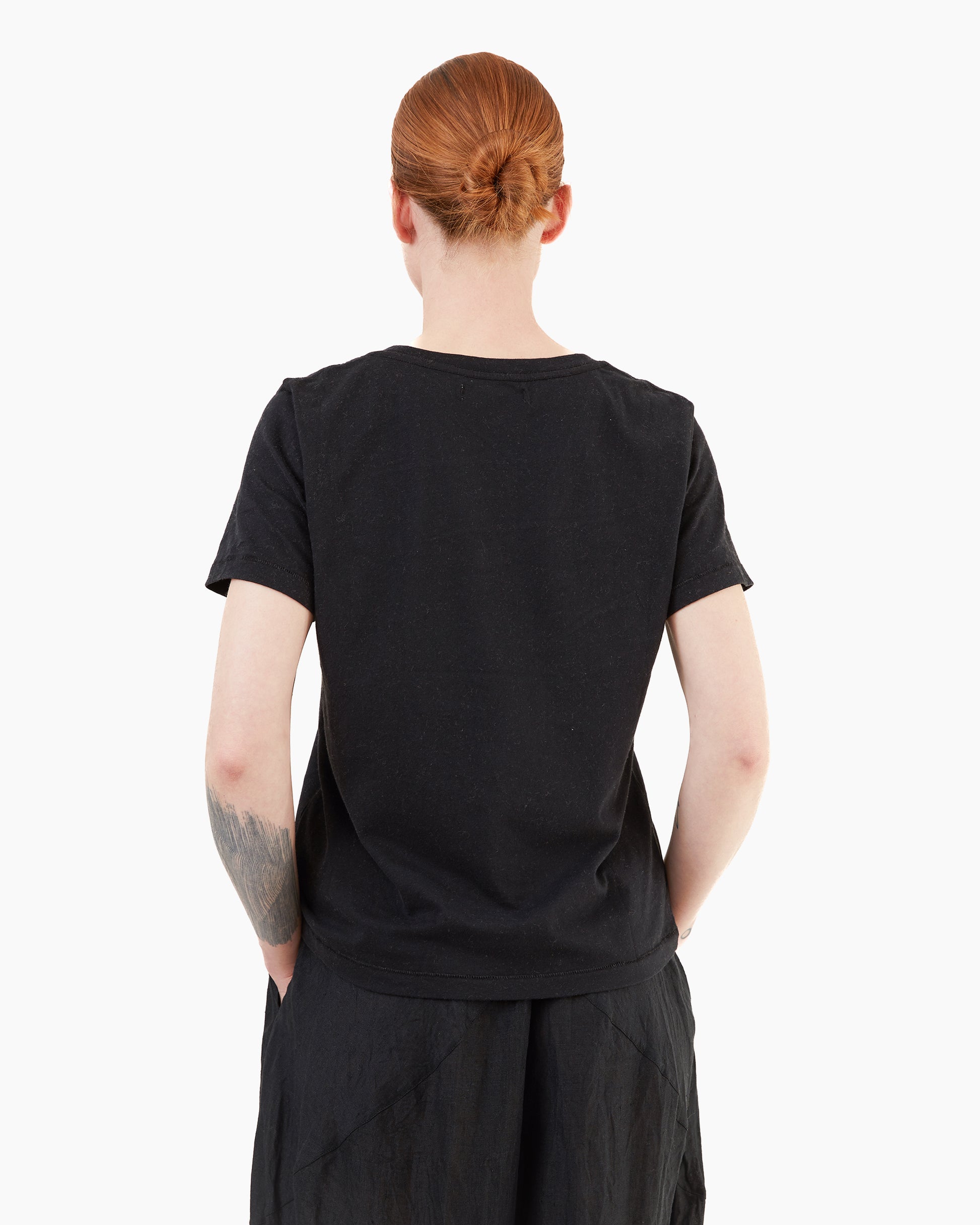 Merz b Schwanen Women's Cotton V-neck T-shirt in Deep Black