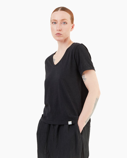 Merz b Schwanen Women's Cotton V-neck T-shirt in Deep Black