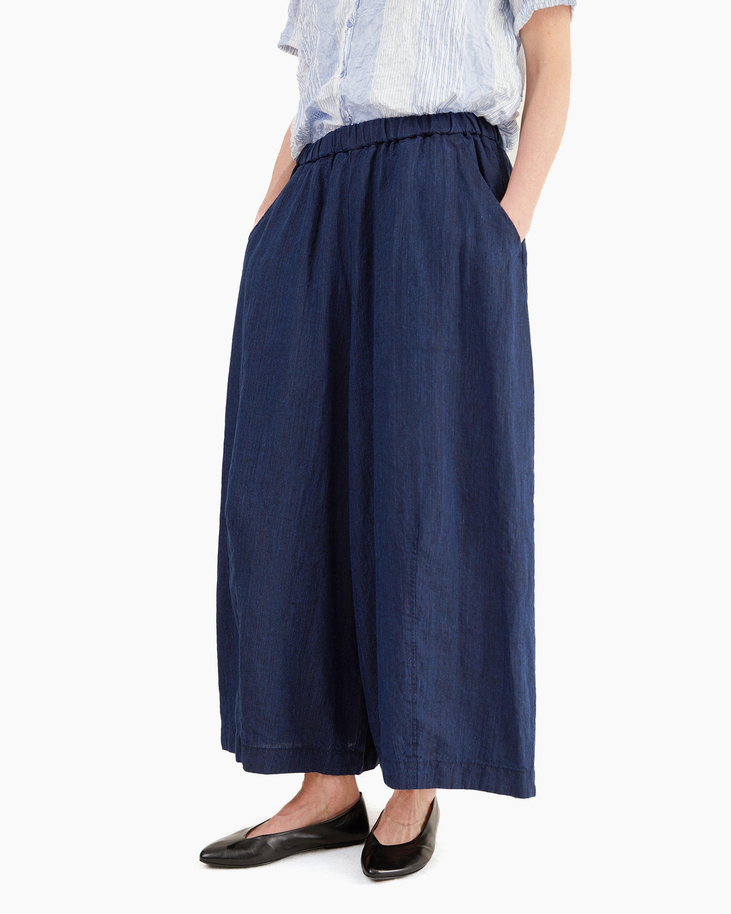 Pas de Calais Yarn Dye Oxford Relaxed Pants in Indigo