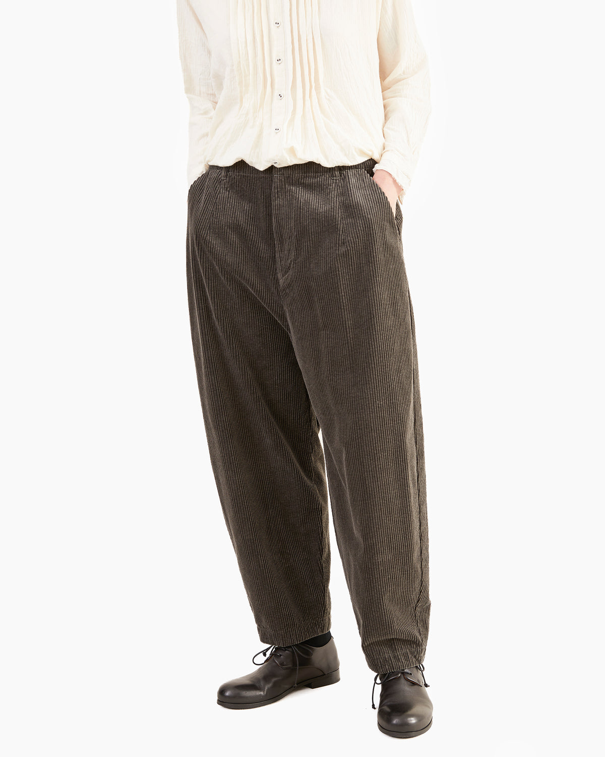 Pas de Calais Washed Corduroy Cropped Balloon Pants in Grey