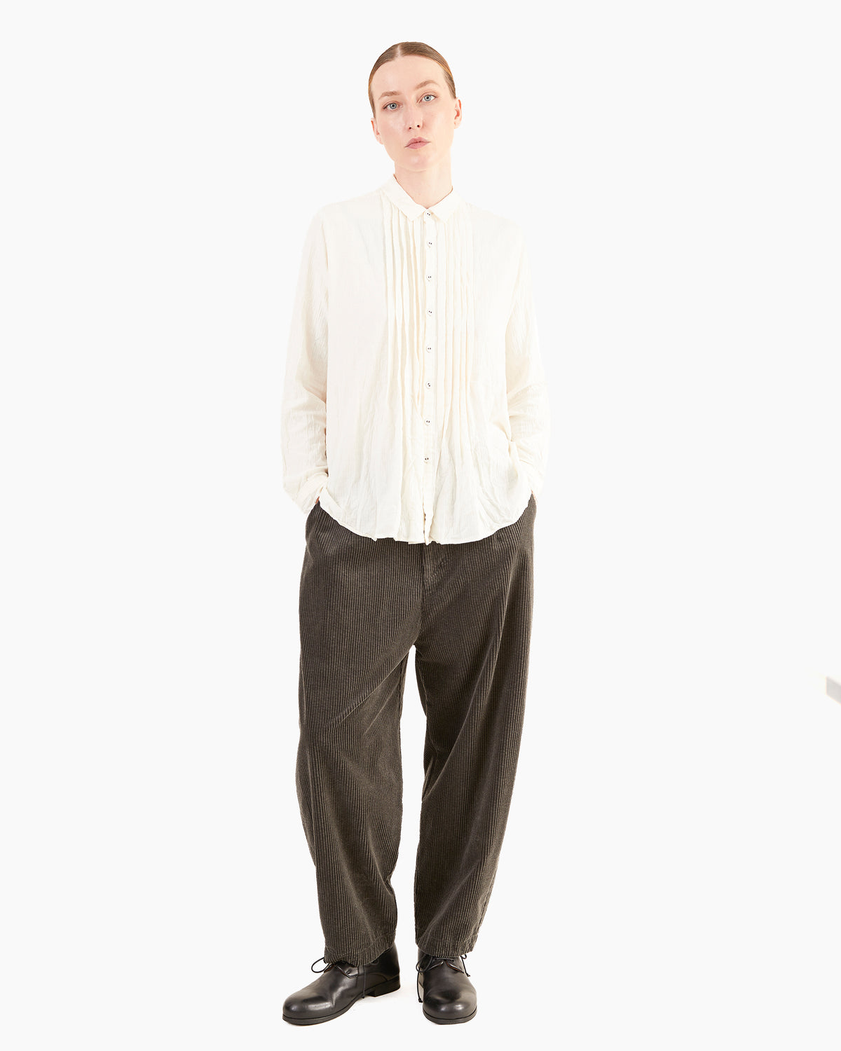 Pas de Calais Washed Corduroy Cropped Balloon Pants in Grey