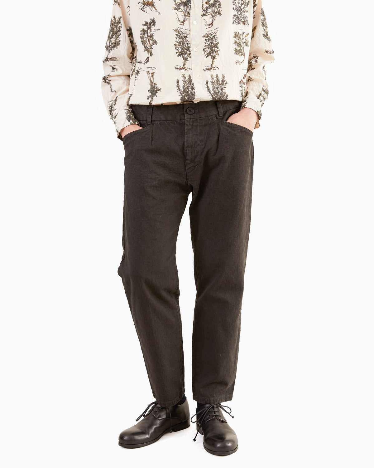 Pas de Calais Organic Cotton/Linen Twill Loose Slim Pants in Black